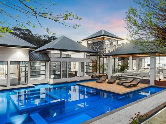 House for sale in Park Orchards, Melbourne