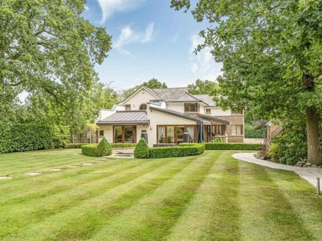 House for sale in How Wood, Five Acres