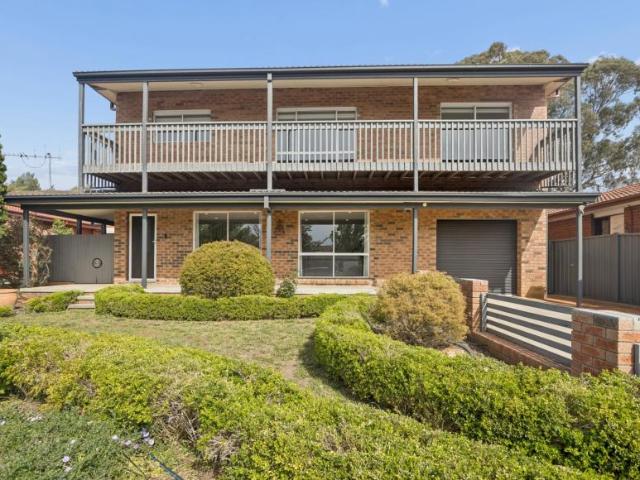 House for sale in Queanbeyan West, Queanbeyan-Palerang Regional Council