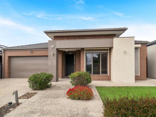 House for sale in Greenvale Lakes, Melbourne