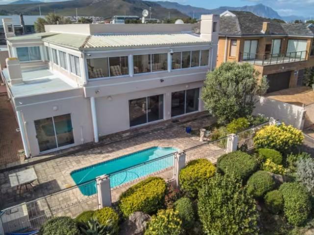 House for sale in Baardskeerdersbos, Western Cape