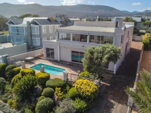 House for sale in Baardskeerdersbos, Western Cape