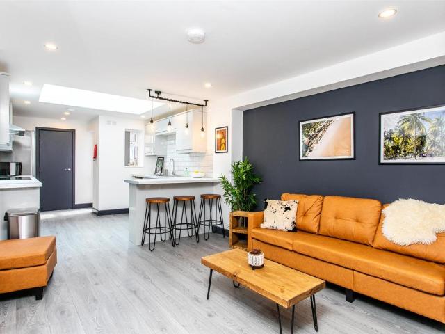 Room for sale in Ball Hill, West Midlands