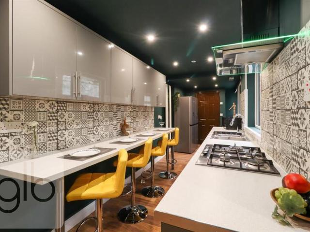 Room for sale in West Midlands