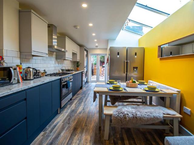 Room for sale in Ball Hill, West Midlands