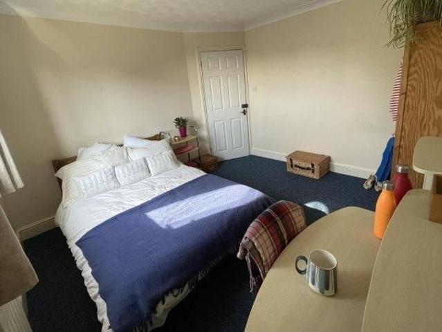 Room for rent in Hales Place, The Bridge