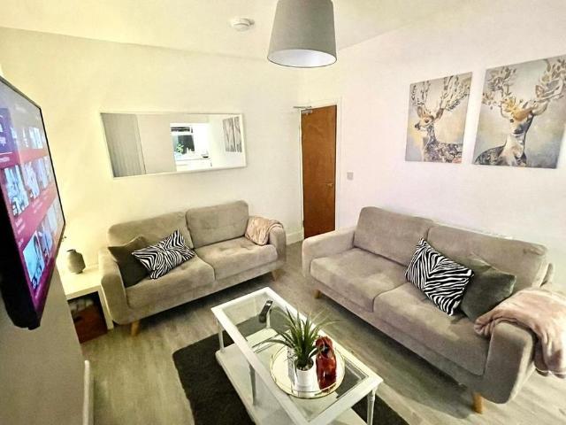 Room for rent in Lowfield, South Yorkshire