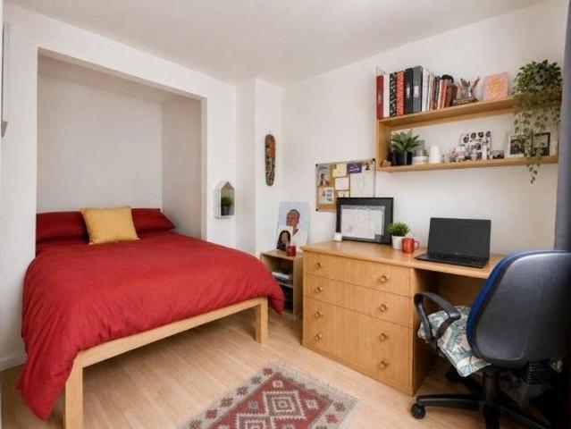 Room for rent in Hales Place, The Bridge