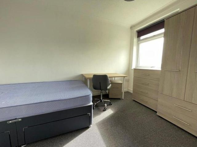 Room for rent in Hales Place, The Bridge