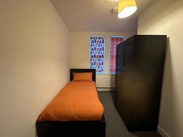 Room for rent in Potters Corner, East Midlands