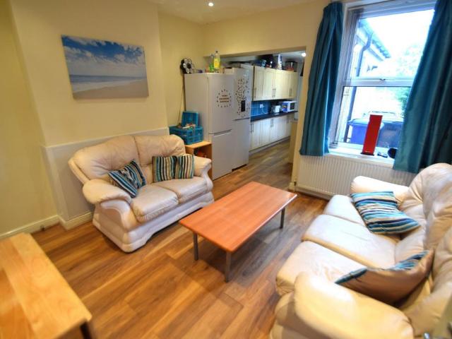 Room for rent in City Centre, Isle Of Man