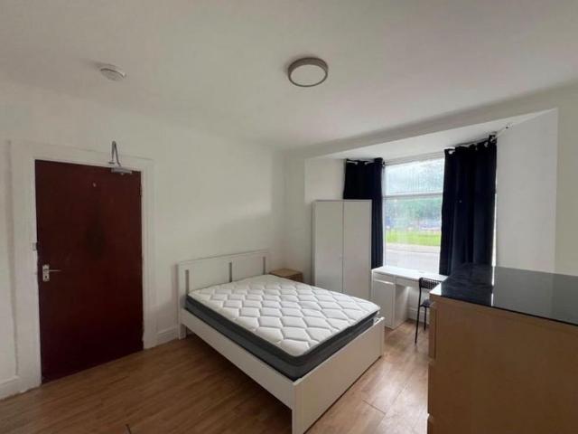Room for rent in Civic Centre, Falcon Lodge