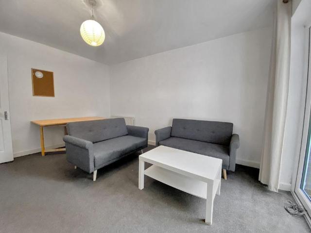 Room for rent in Headington Hill, The Slade