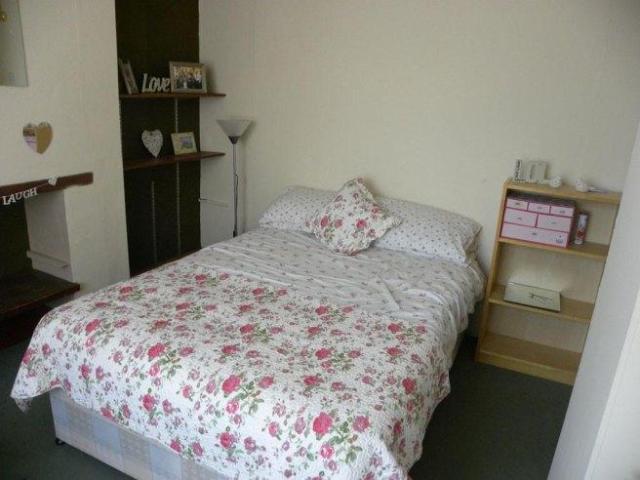 Room for rent in Martyrs Field, The Bridge