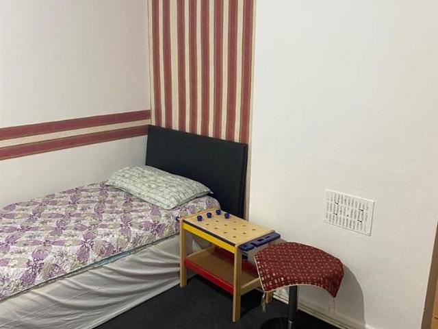 Room for rent in Burnt Oak, Greater London