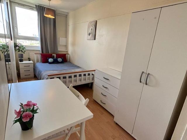 Room for rent in Old Ford, Mile End