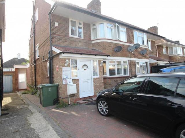 Room for rent in Little Stanmore, Greater London