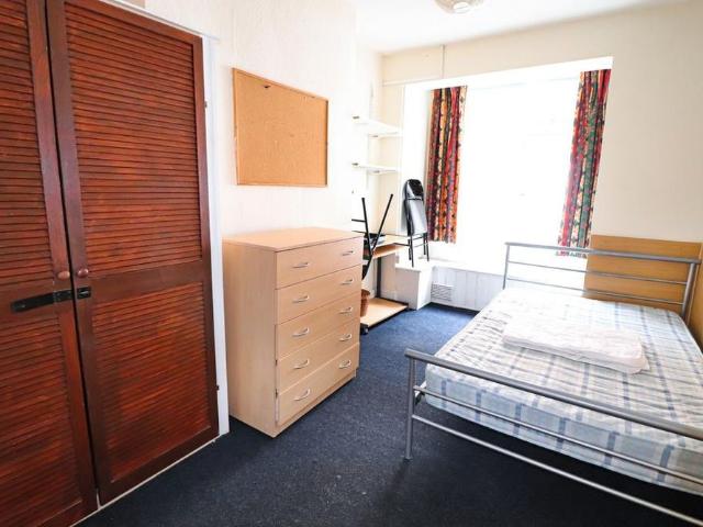 Room for rent in St Clement's, The Slade