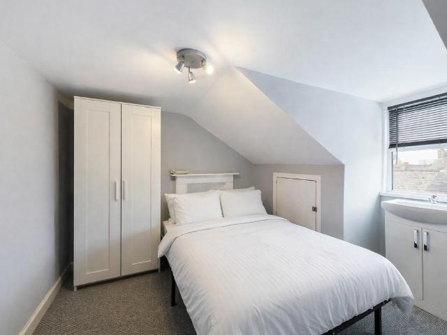 Room for rent in Greenbank, Mount Wise