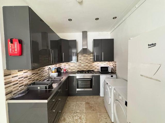 Room for rent in Mile End, Greater London