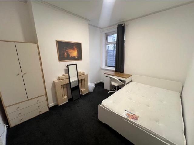 Room for rent in Civic Centre, Falcon Lodge
