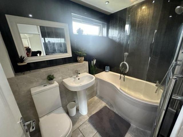 Room for rent in Hales Place, The Bridge
