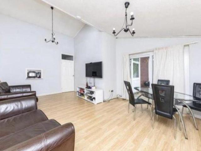 Room for rent in Hales Place, The Bridge