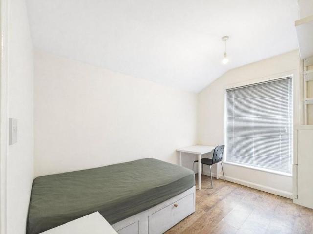 Room for rent in Phippsville, Northampton