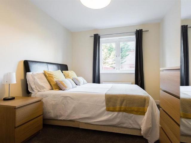Room for rent in Little Heath, Greater London
