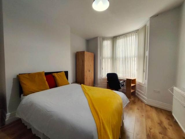 Room for rent in Calderstones