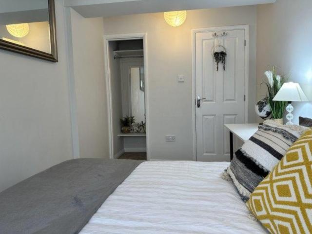 Room for rent in Hales Place, The Bridge
