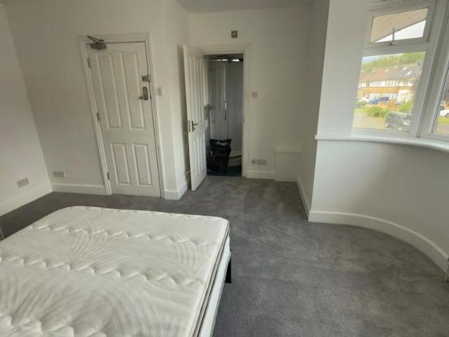 Room for rent in Little Stanmore, Greater London