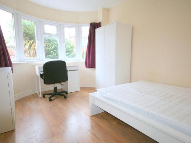 Room for rent in St John's, Worcestershire