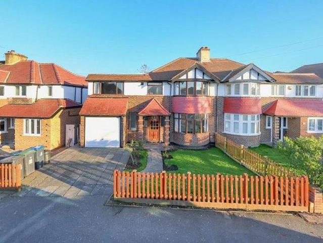 Room for rent in Berrylands, Greater London
