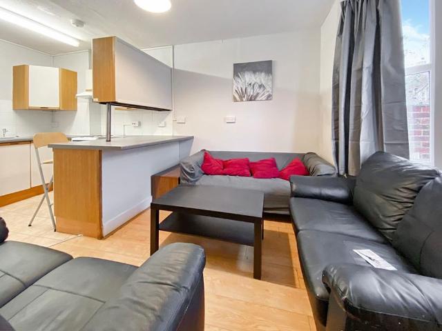 Room for rent in Robin Hood, The Slade