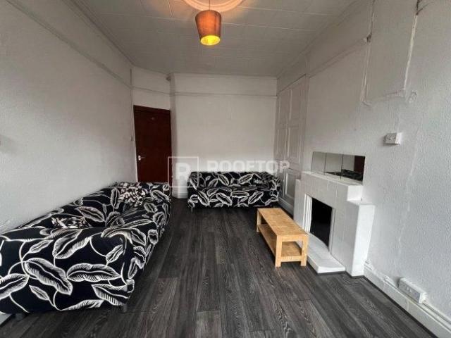 Room for rent in Hyde Park, West Yorkshire