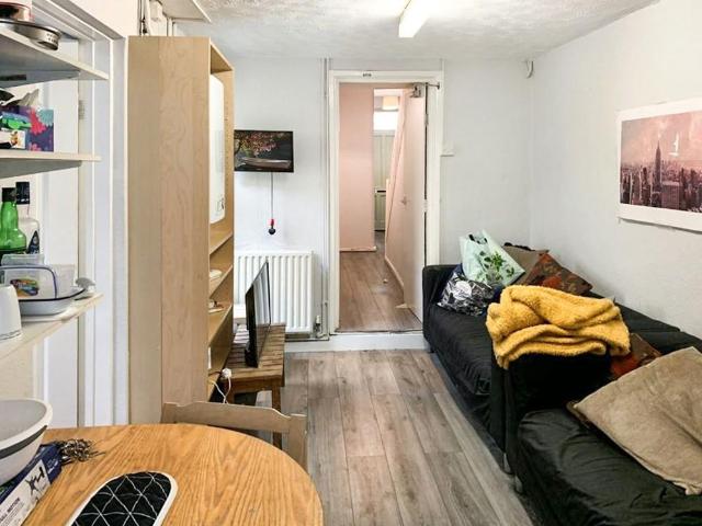 Room for rent in St Clement's, The Slade