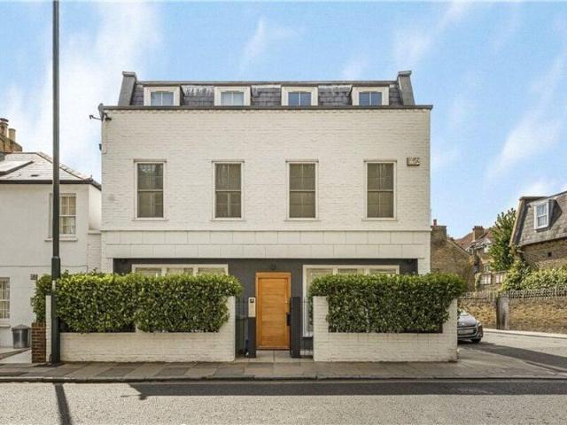 House for sale in Barnes, Greater London