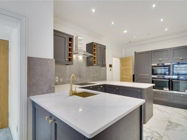 House for rent in Cat Hill, England
