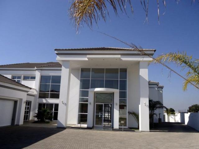 House for rent in Waterkloof, Gauteng