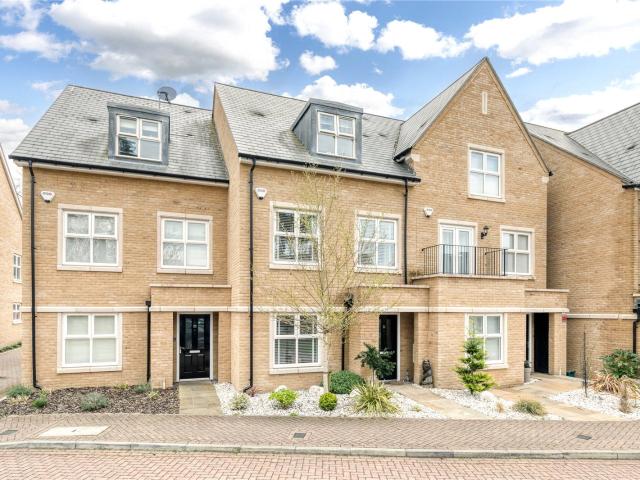 House for rent in Row Town, Surrey