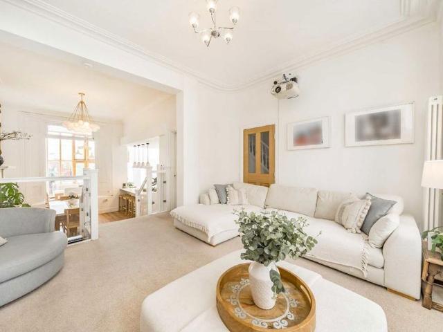 House for rent in Stroud Green, Greater London