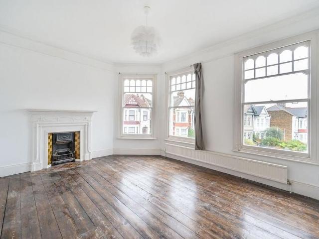 House for rent in Harlesden, Greater London
