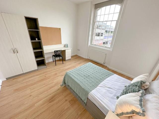 House for rent in Calderstones