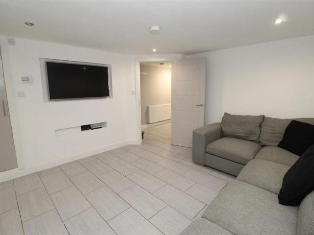 House for rent in Pontypridd, Wales