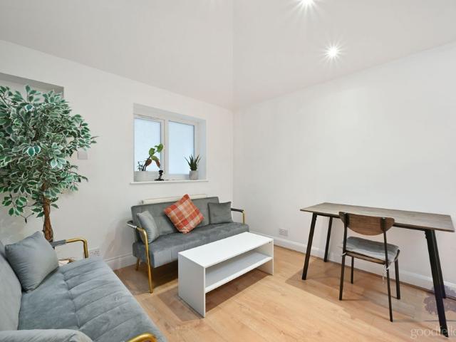 House for rent in Rosehill, Greater London