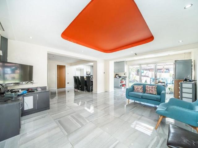 House for rent in London Borough of Hounslow, Greater London