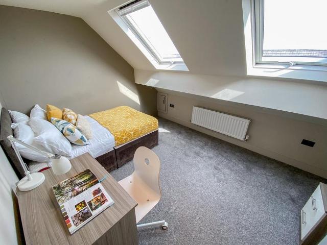 House for rent in Elm Park, Calderstones