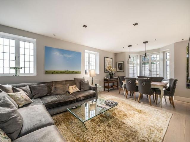 House for rent in Royal Borough of Kensington and Chelsea, Greater London