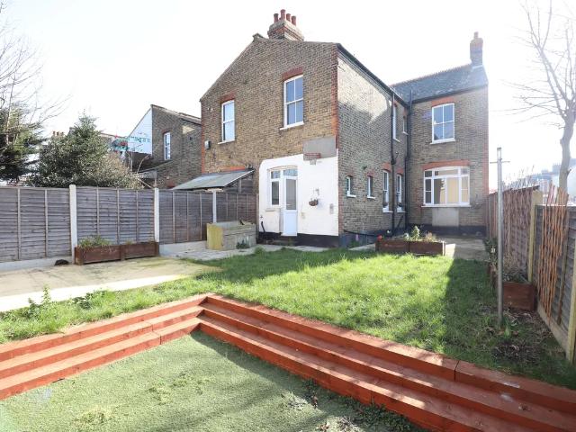 House for rent in Alton Barnes, Essex